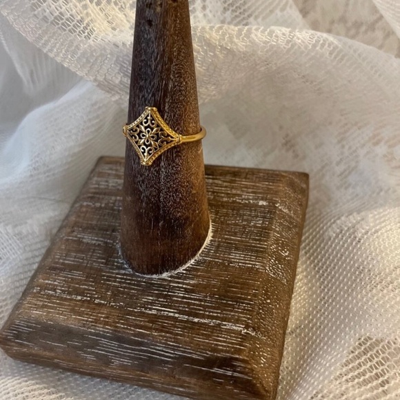 Vintage-Inspired Filigree Gold-Tone Ring Size 7 - Picture 2 of 3